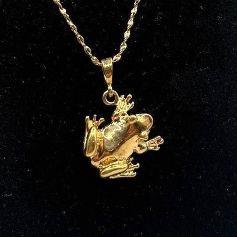Gold Tone Frog Pendant Necklace 16" Cute Whimsical 3/4" Charm